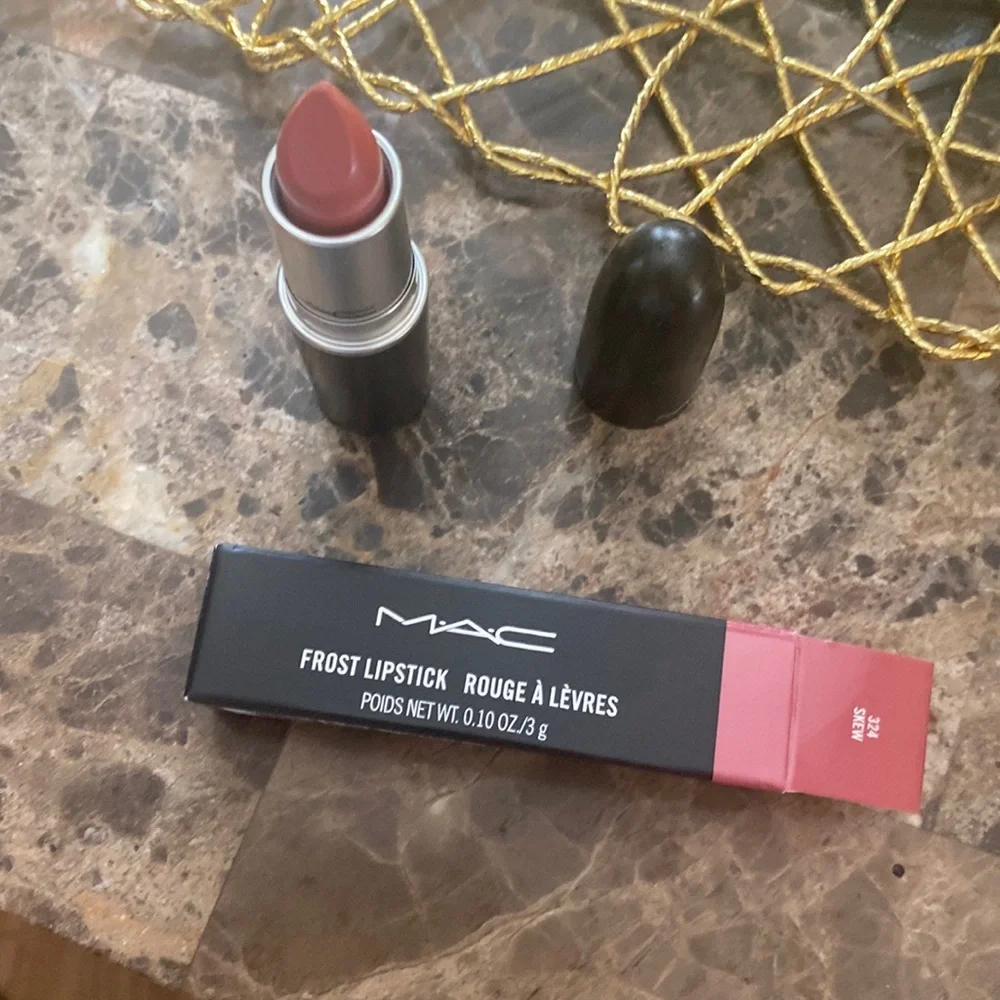 NWT MAC frost lipstick Skew 324 - Picture 2 of 3